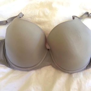 Victoria’s Secret 34ddd bra light grey